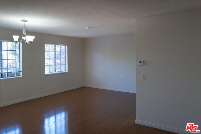 Building Photo - 331 S Gramercy Pl