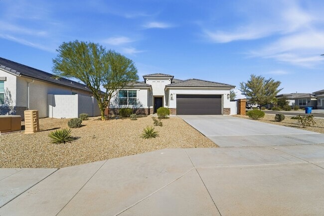 Building Photo - Modern 4-Bedroom Ranch-Style Corner Lot Home - *RENT SPECIAL*