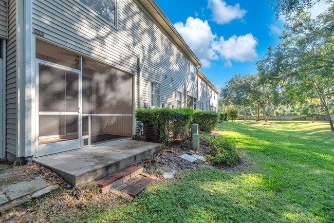 Building Photo - 2231 Golden Oak Ln