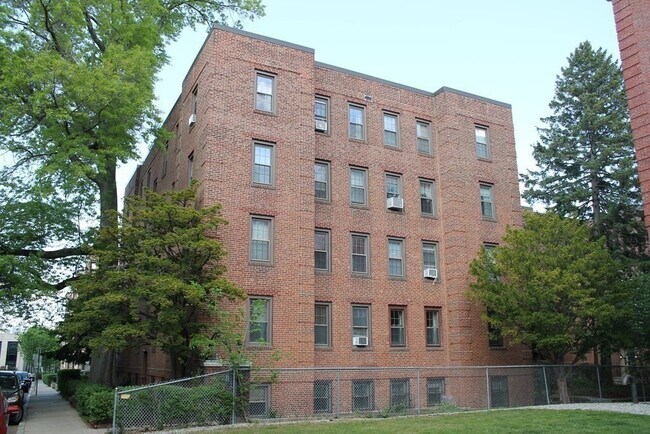 Building Photo - 16 Ware St