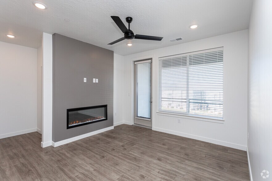 2BR, 2BA - 1,116SF - Living Room - Reveal