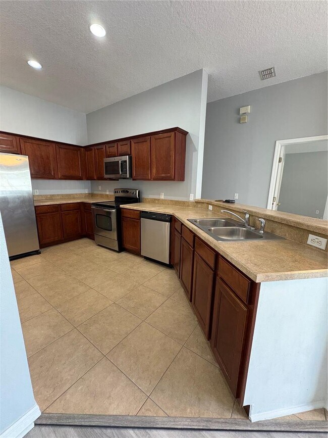 Building Photo - 7107 Harmony Square Dr