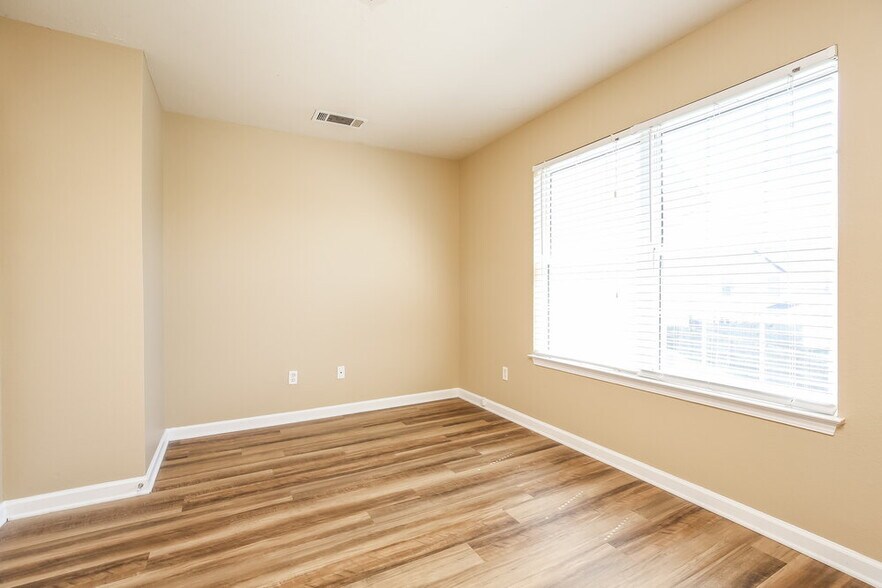 Building Photo - 4080 Nir Shreibman Blvd
