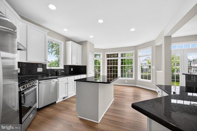 Building Photo - 42071 Pepperbush Pl