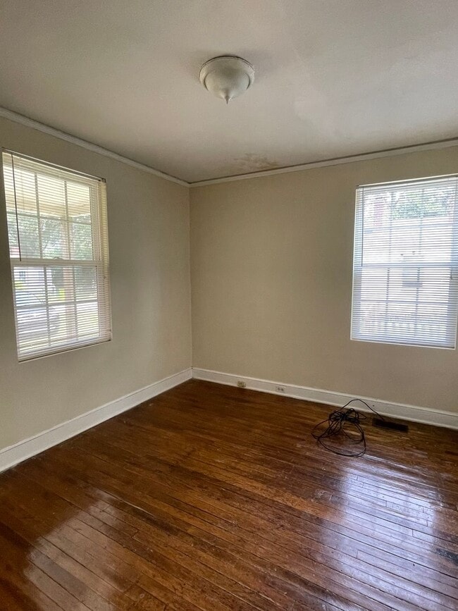 Building Photo - JUST REDUCED! Walk to the Stadium-Olympia!