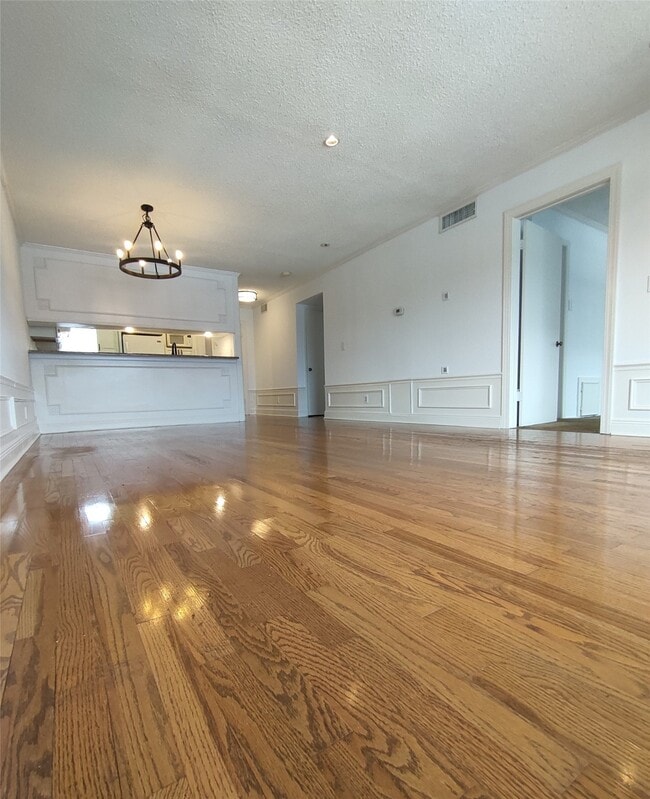 Building Photo - 3131 Southwest Fwy