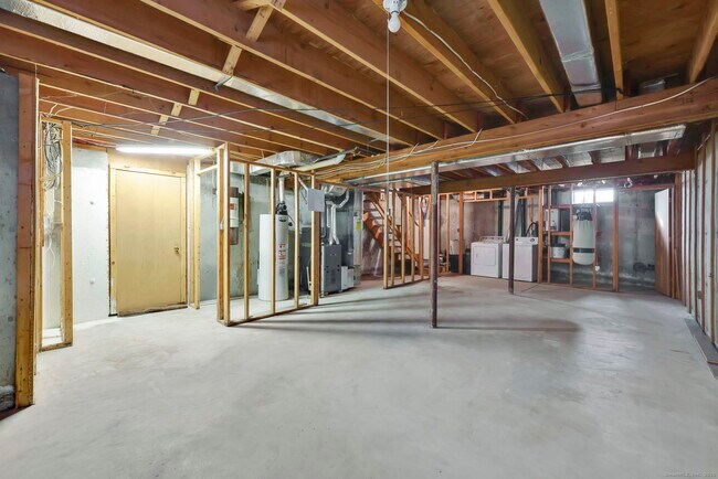 Building Photo - 12 Kevin Dr