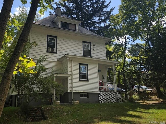 Primary Photo - 17 Crescent Dr