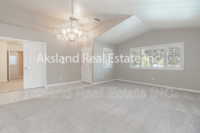 Building Photo - 1016 Schadeck St