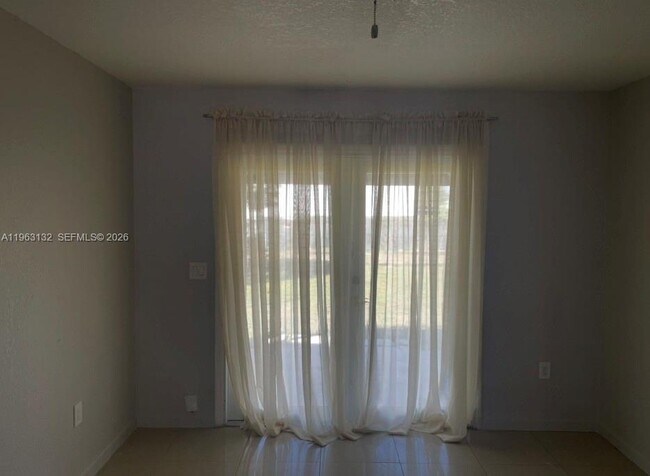 Building Photo - 5501 SW 18th St