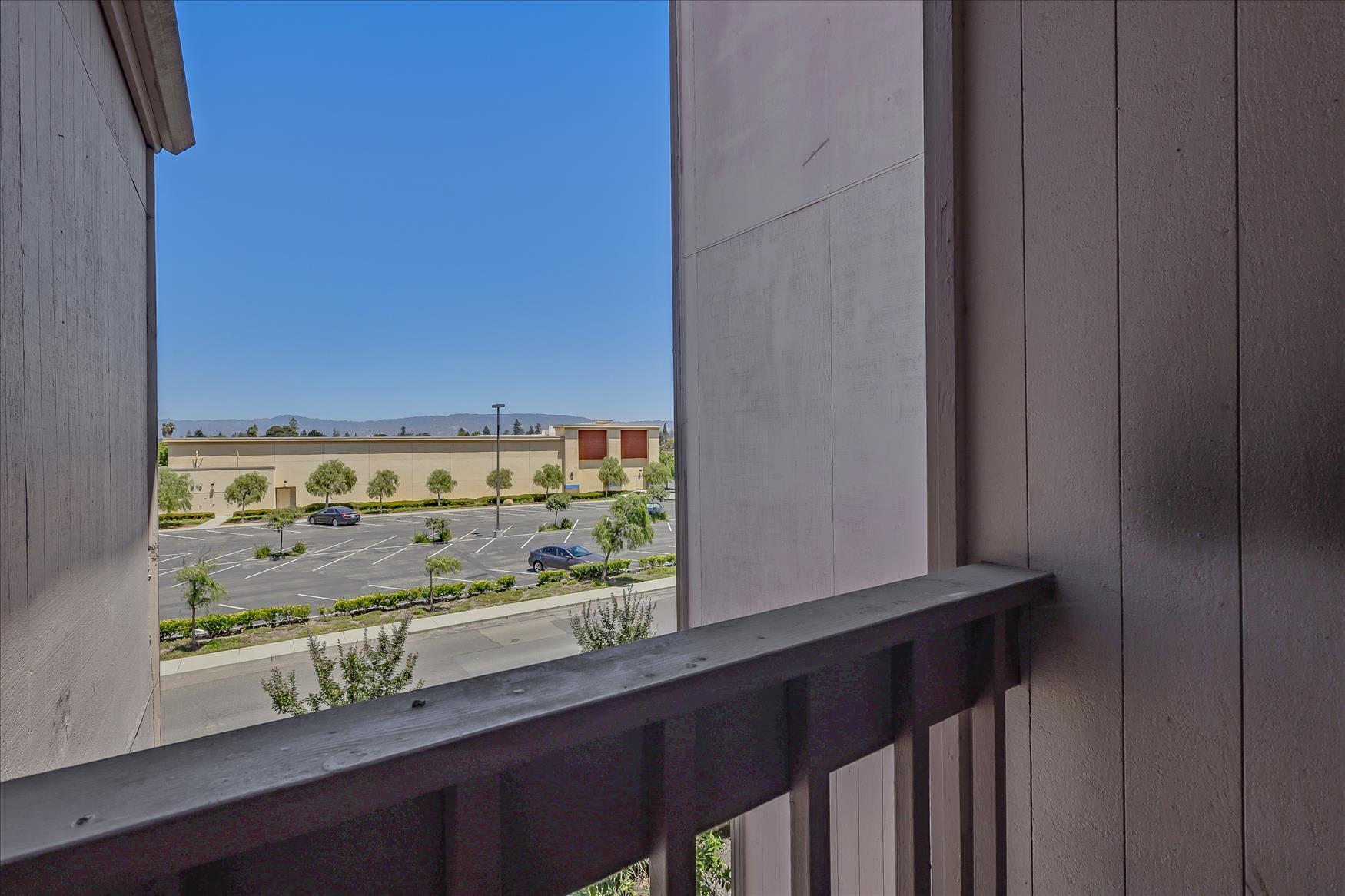 Building Photo - 2101 Shoreline