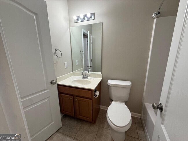 Building Photo - 314 Pin Oak Ave