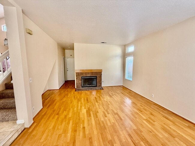 Building Photo - Nice 2 Story Family Home