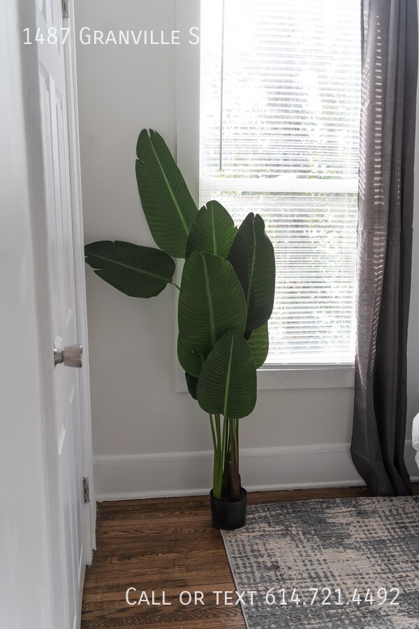 Building Photo - 1487 Granville St