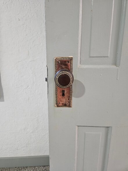 Example of vintage hardware - 338 E Pitkin St