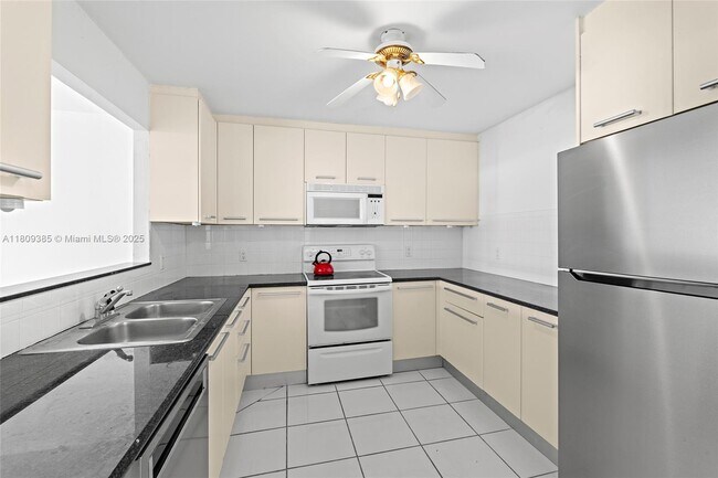 Building Photo - 2780 NE 183rd St