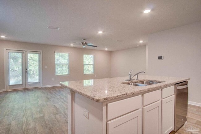 Building Photo - 7818 Lakeside Oaks Dr