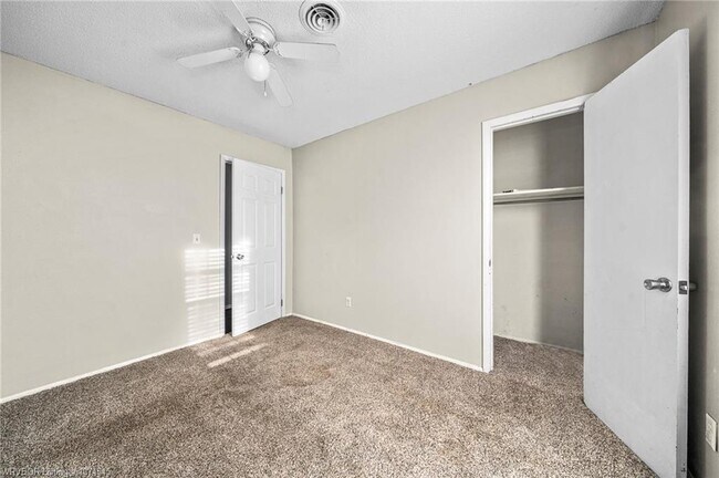 Building Photo - 502 8th St