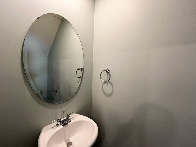 Building Photo - **OFFERING $50 RENT DISCOUNT FOR FIRST 6 MONTHS, REFUNDABLE APPLICATION FEES & $150 MOVE IN PROMO...