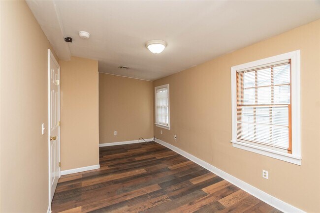 Building Photo - 141 Ward St