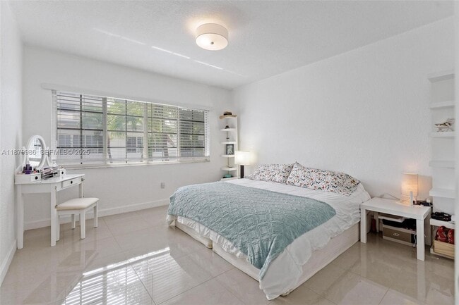 Building Photo - 9280 Bay Harbor Terrace