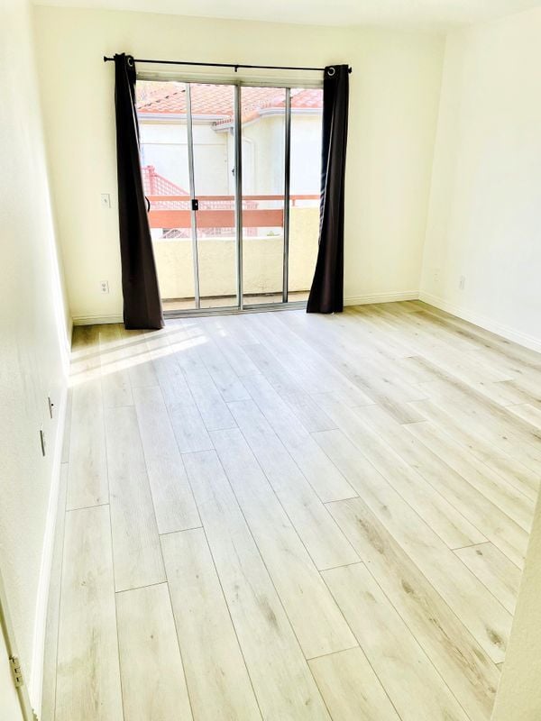 Building Photo - 515 Lands End Way