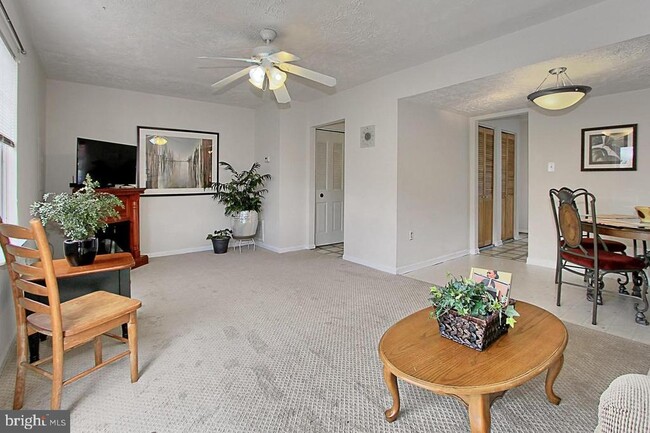 Building Photo - 8607 Woodhue Ct