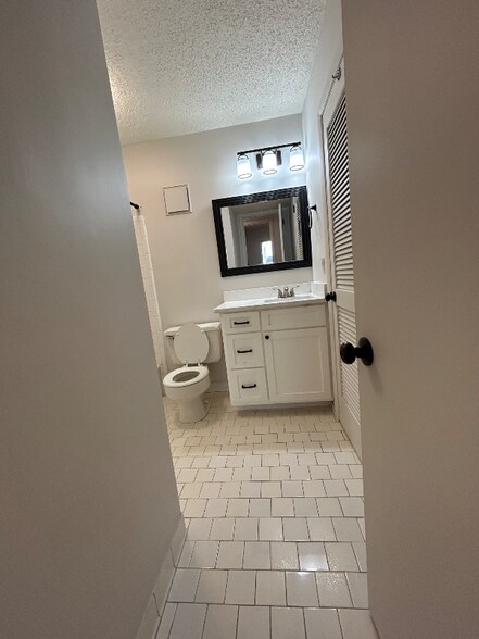 Building Photo - 21 Vaughns Gap Rd