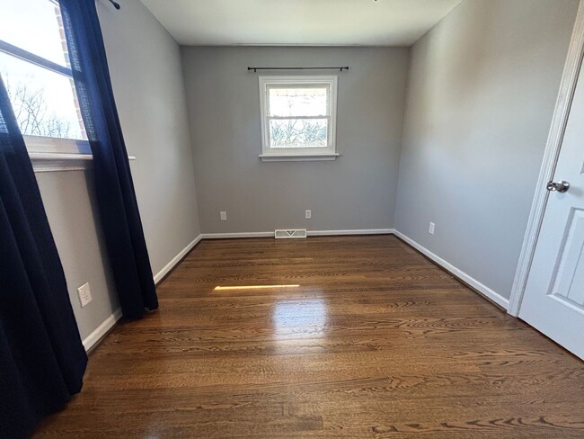 Building Photo - 449 Missimer Ln