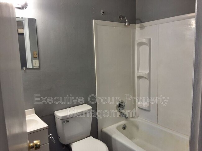 Building Photo - 310 Diecks Dr