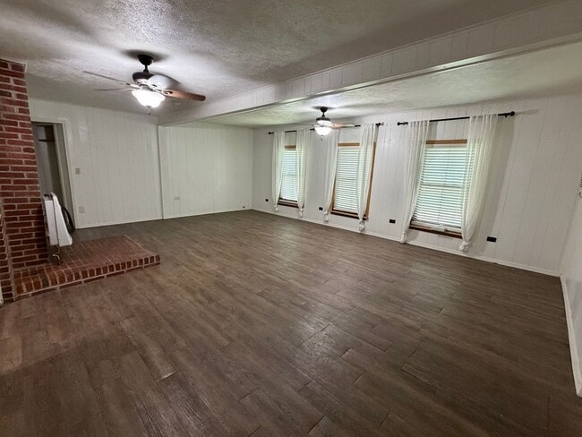 Building Photo - 475972 E 740 Rd