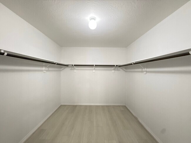 Building Photo - 4127 Longmont Hills Ln