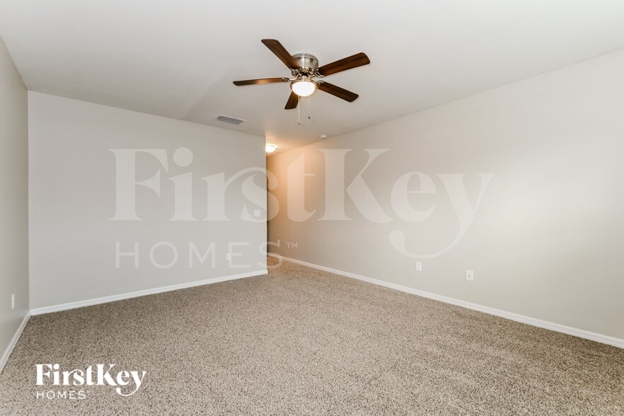 Building Photo - 614 SW 25th Ln