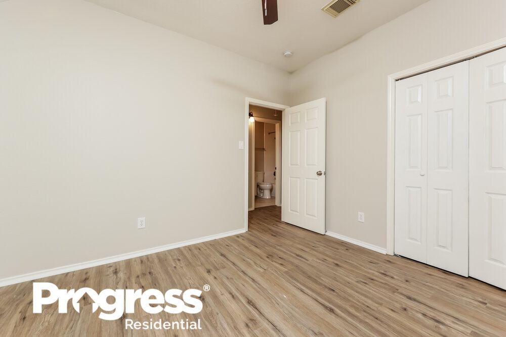 Building Photo - 8835 Vista Springs Dr