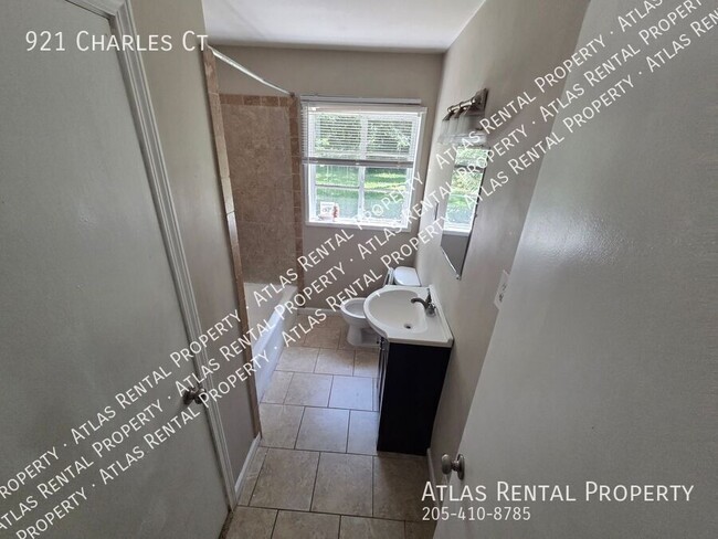 Building Photo - 921 Charles Ct