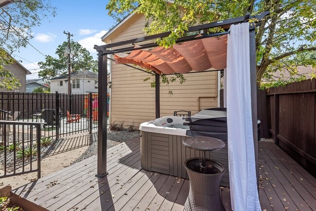 Building Photo - 2406 Arbor St