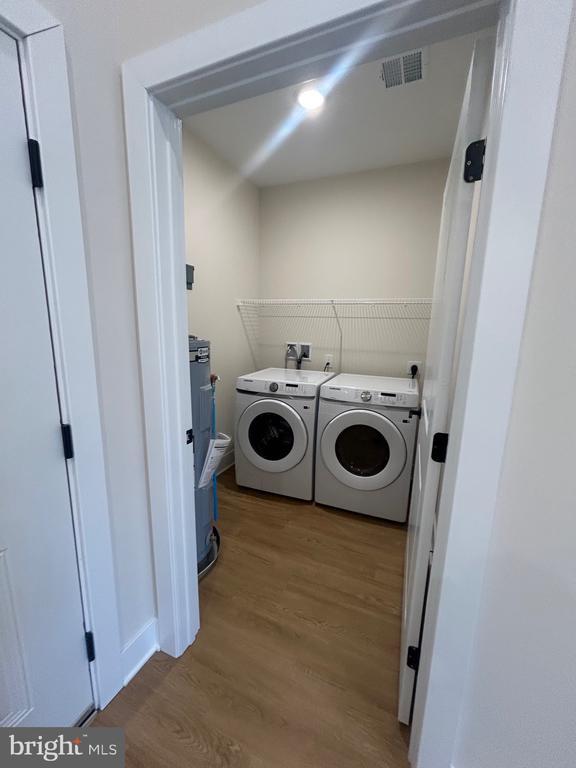 Building Photo - 624 Main St