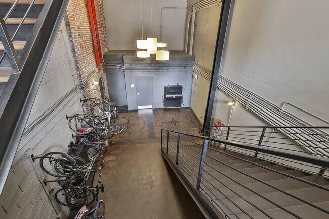 Building Photo - 675 Greenwood Ave NE