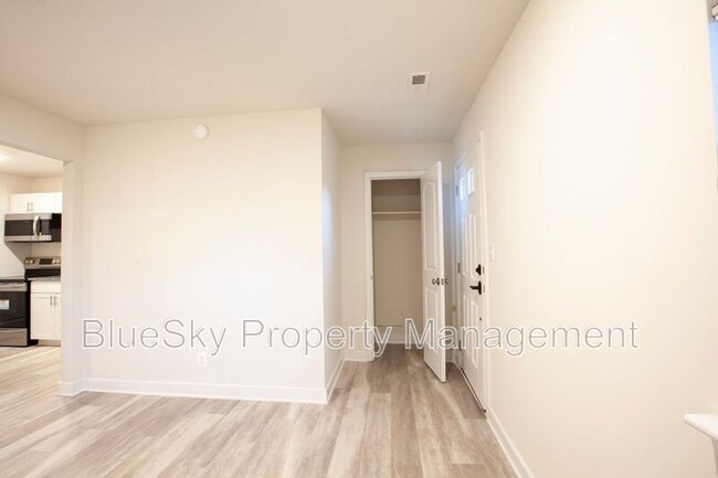 Building Photo - 932 Monticello Rd
