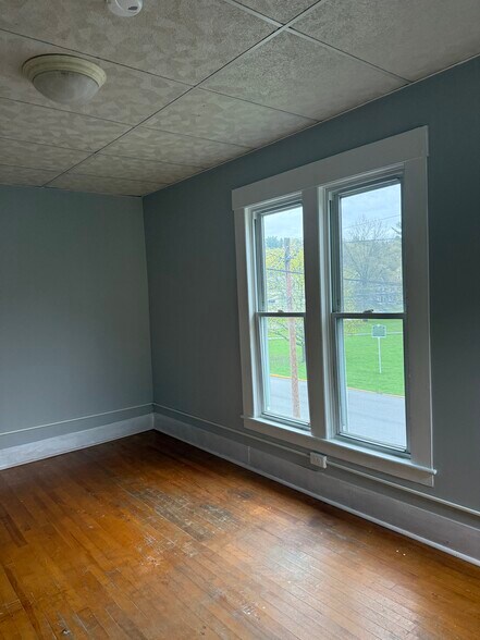 Bedroom 1 - 4 Park St