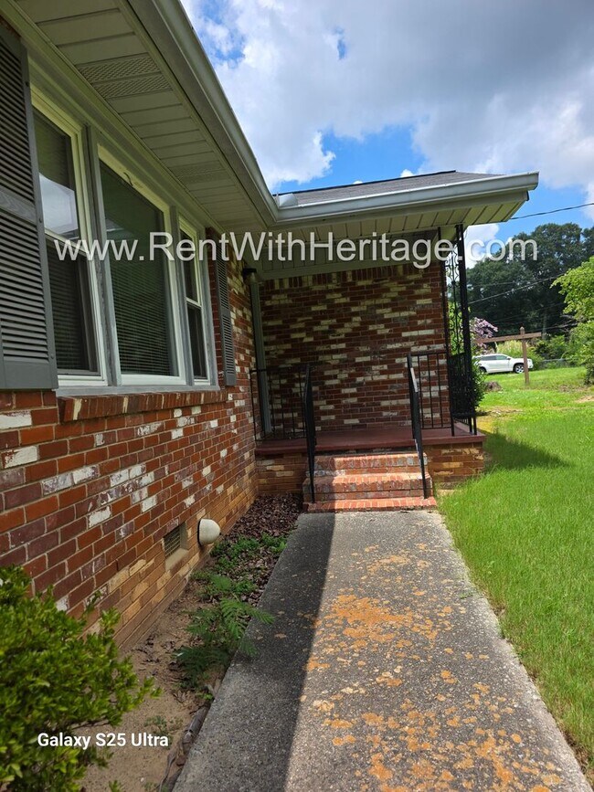Building Photo - WOW!!! GORGEOUS RANCH WITH MANY UPGRADES / GREAT LOCATION/ PRIVATE YARD