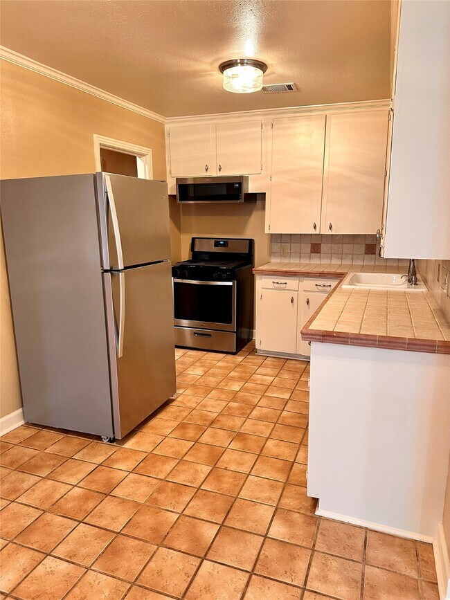 Building Photo - 4037 Woodfox St
