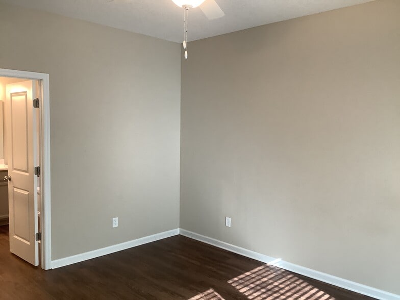 Building Photo - 300 Anastasia Park Rd