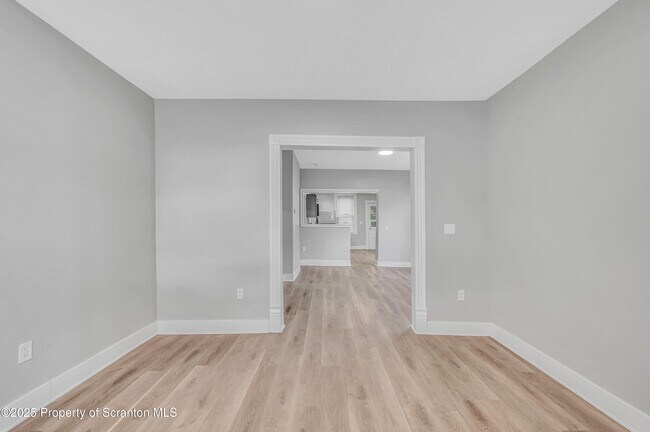 Building Photo - 1413-1415 N Lincoln Ave