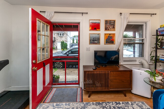 Building Photo - 76 Coryell St