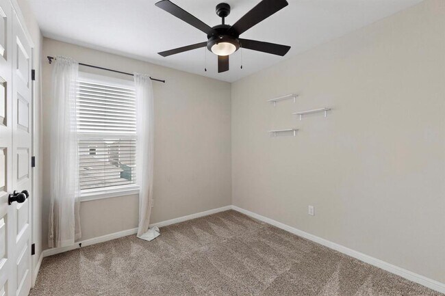 Building Photo - 2025 Arendale Dr