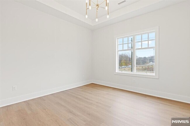 Building Photo - 445 Ramapo Valley Rd