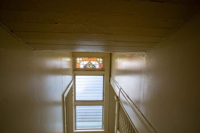 Building Photo - 116 Victoria Pl