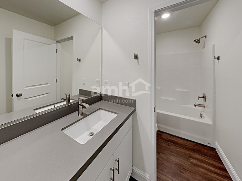 Building Photo - 707 Terrain Star Ave