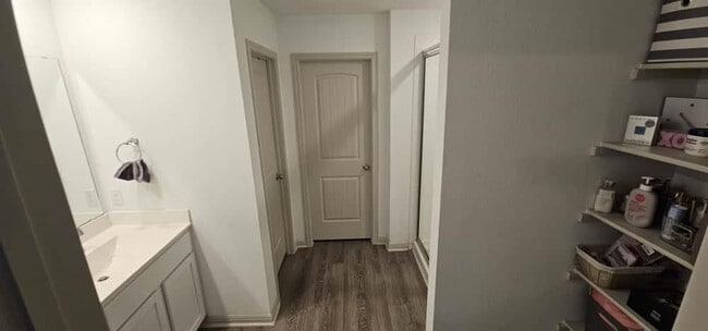 Building Photo - 223 Sweetwater Crk Ln